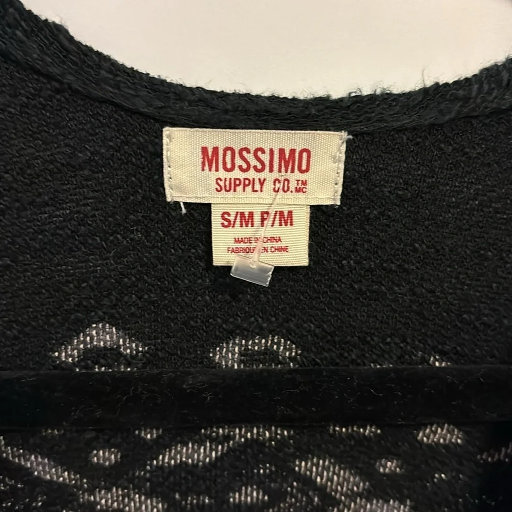MOSSIMO BLACK AND CREME WRAP SIZE SMALL/MEDIUM…PM…OVERSIZED WITH FRINGE ON HEM